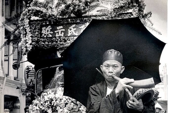 硕莪巷 - 带领葬礼队伍