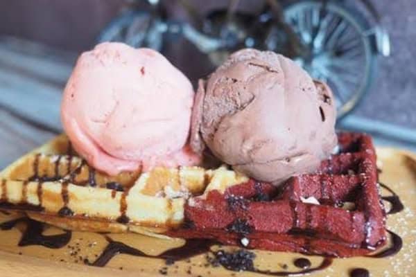 5 The Moments Cafe - Waffle with Ice Cream